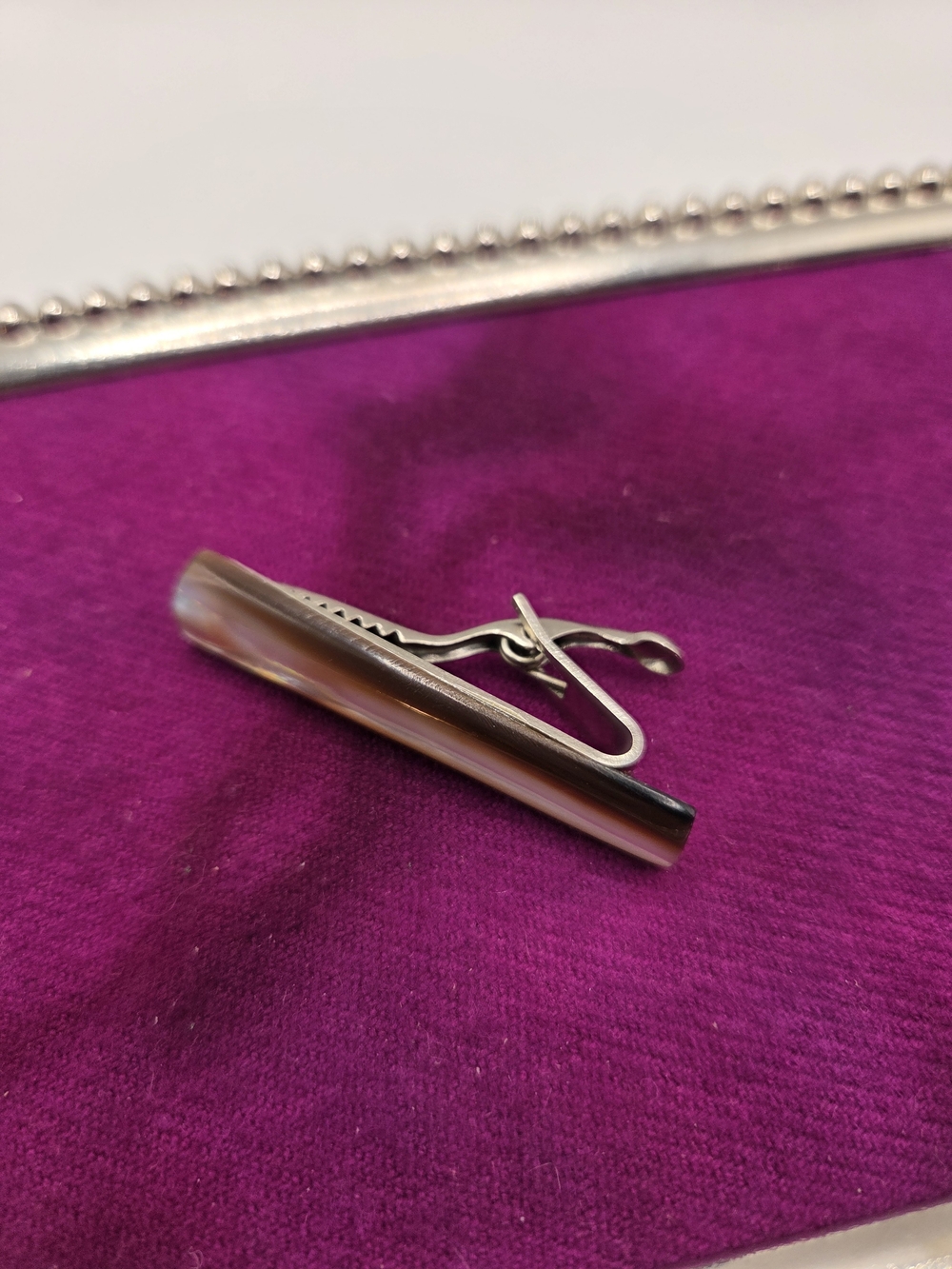 1522. Vintage Mother Of Pearl Tie Clip